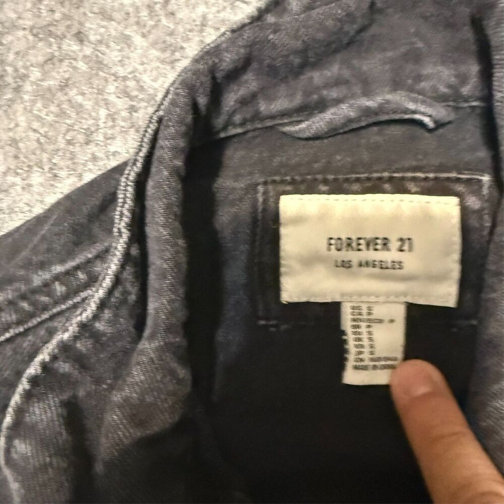 Forever 21 Womens Denim Cropped Trucker Jacket Size S Charcoal Black - Picture 2 of 5